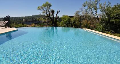 Ferienhaus "Aiguéze" in einer Residenz mit Pool