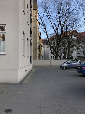 Design-Apartment, 1 Queen-Bett und Schlafsofa, Blick auf den Innenhof | Ausblick vom Zimmer