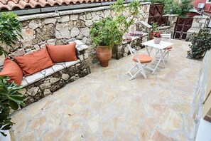 House, 1 Bedroom | Terrace/patio