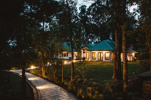 Fachada del alojamiento - Noche