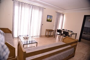 En 19-tommers Flatskjerm-TV med Parabol-TV samt TV