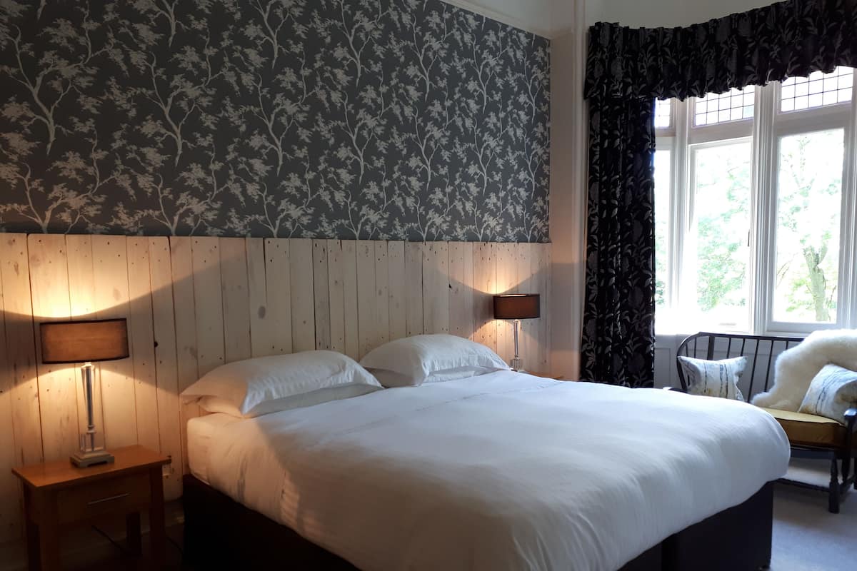 Superior kamer, 1 twee- of 2 eenpersoonsbedden | Luxe beddengoed, een laptopwerkplek, een strijkplank/strijkijzer
