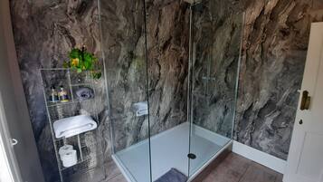 Superior Double or Twin Room | Bathroom | Free toiletries, hair dryer, towels, soap