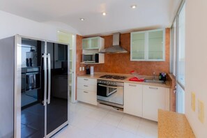 Fridge, microwave, oven, stovetop