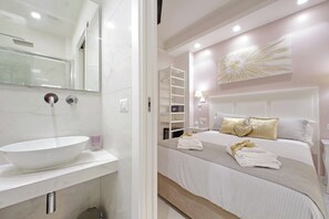 Deluxe-Doppelzimmer | 1 Schlafzimmer, Daunenbettdecken, Zimmersafe, individuell dekoriert