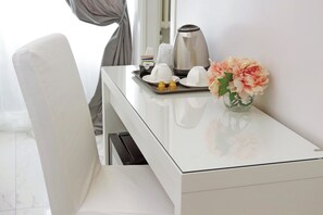 1 غرفة نوم وألحفة محشوة بالريش وخزنة داخل الغرفة