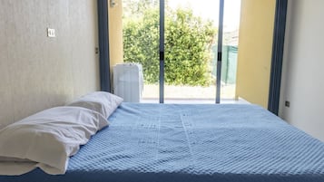 1 bedroom, bed sheets