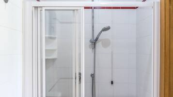 Doccia, bidet, asciugamani