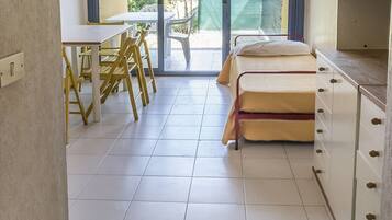 1 bedroom, bed sheets