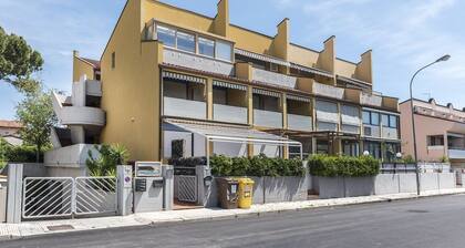 M053 - Marcelli, two-room apartment with garden 100 meters from the sea