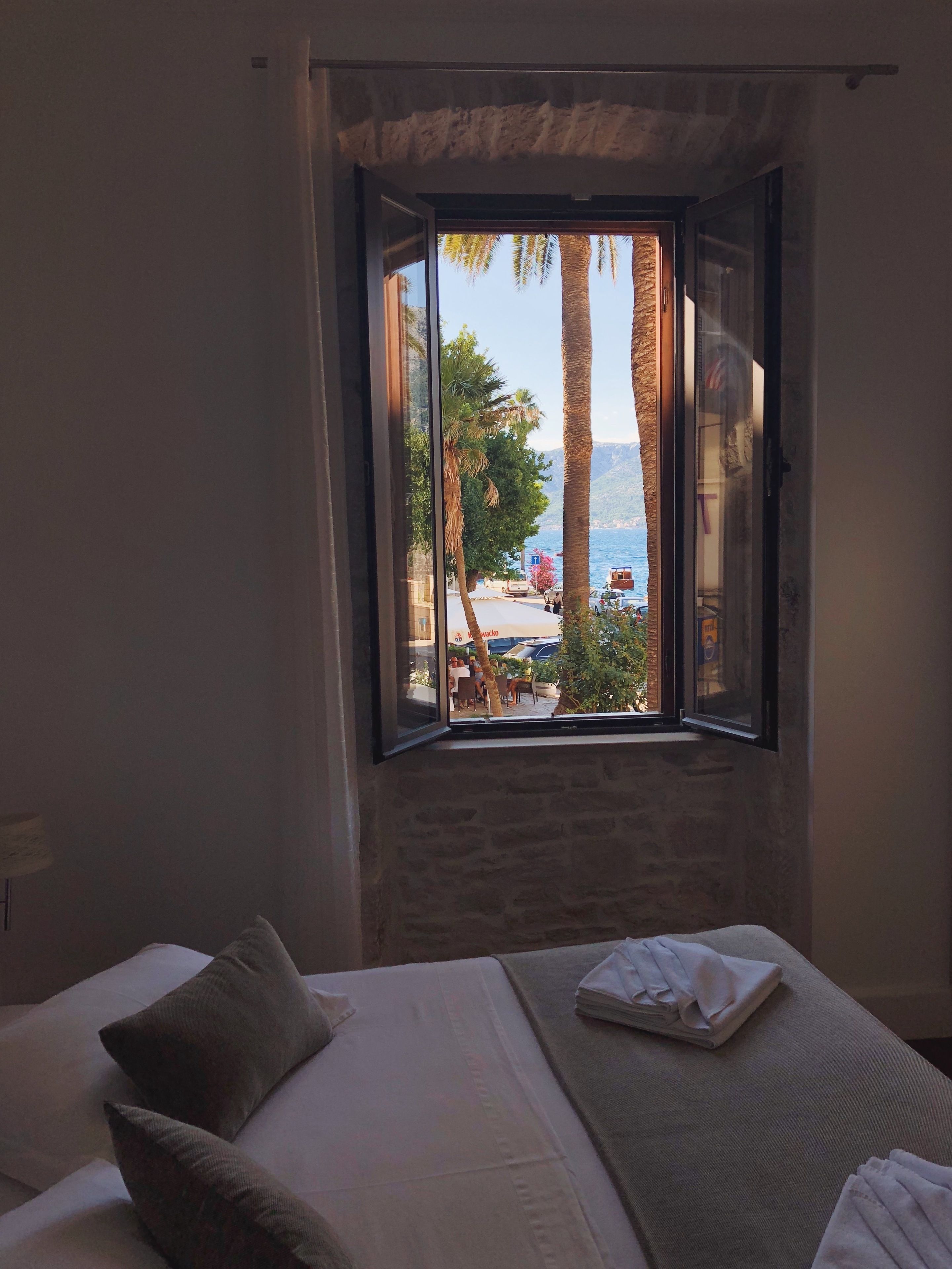 Comfort Double Room, Sea View | Minibar, in-room safe, individually decorated, individually furnished