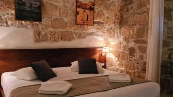 Minibar, in-room safe, individually decorated, individually furnished