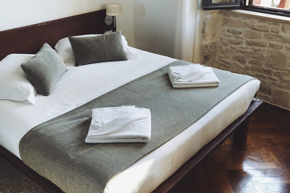 Comfort Double Room, Sea View | Bar mini, peti besi dalam bilik, dihias secara berasingan