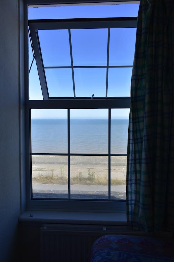 1 bedroom, iron/ironing board, free WiFi, bed sheets - Foreshore House (New Romney)