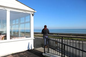Balcony - Foreshore House (New Romney)