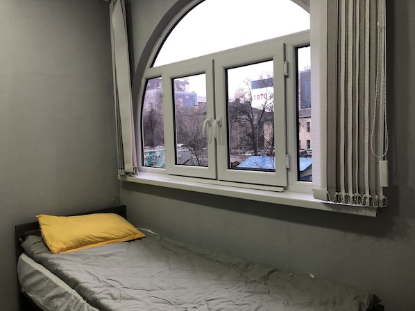 Iron/ironing board, free WiFi, bed sheets