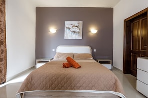 Ático Deluxe, 1 habitación, vistas a la colina | Sábanas de algodón egipcio y ropa de cama de alta calidad
