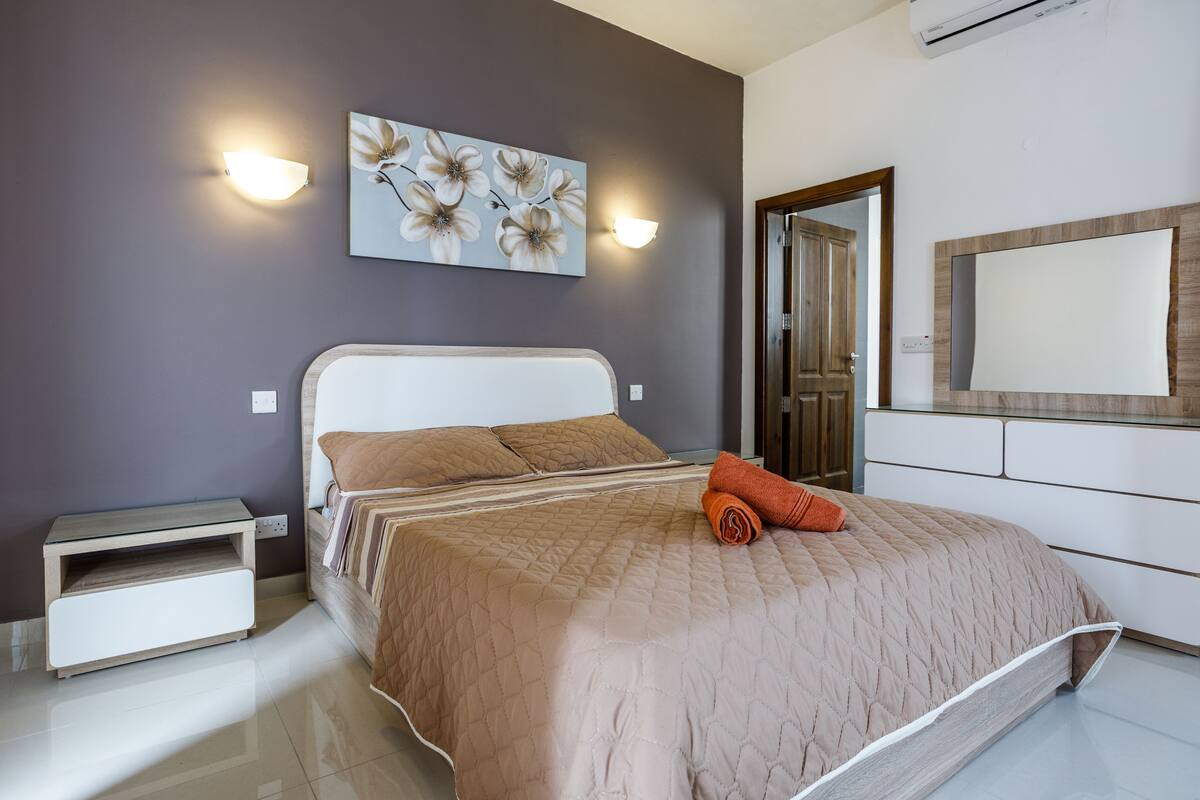 Deluxe Penthouse, 1 Bedroom, Hill View | Egyptian cotton sheets, premium bedding, blackout drapes