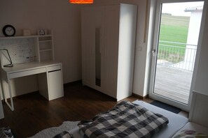 2 makuuhuonetta, silitysrauta/-lauta, Wi-Fi, vuodevaatteet