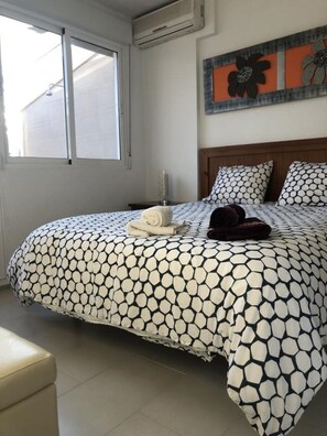 3 chambres, fer et planche à repasser, accès Internet, draps fournis