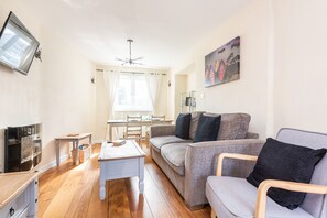 TV, fireplace