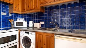 Een koelkast, een magnetron, een broodrooster