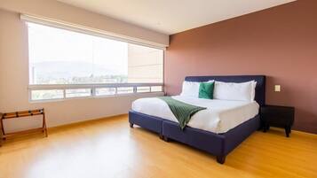 2 bedrooms, in-room safe, desk, iron/ironing board