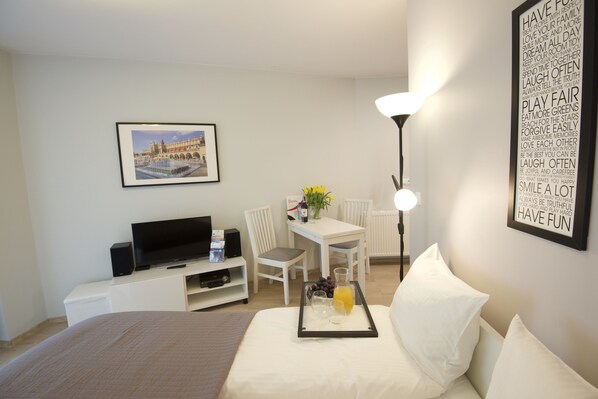 Comfort Studio (7) | Desk, blackout curtains, iron/ironing board, free WiFi - Kraków Apartments - Solna Studio (Kraków)