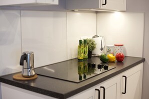 舒適公寓 (38) | 私人小型廚房 | 電冰箱、微波爐、爐台、洗碗機