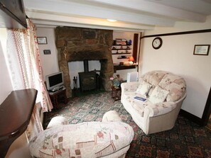 TV, fireplace - Honnor Cottage, in the quiet village of St Buryan (Saint Buryan)