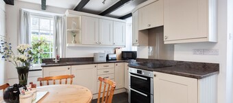 White Pebble Cottage