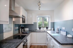 Fridge, microwave, dishwasher, toaster - Organ Loft, North Coast & moorland on the doorstep (England)