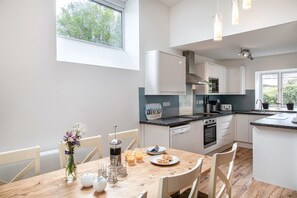 Fridge, microwave, dishwasher, toaster - Organ Loft, North Coast & moorland on the doorstep (England)