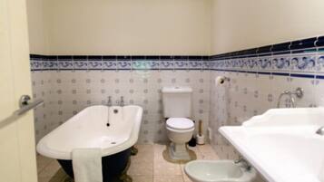 Doppia Superior, vista fiume | Bagno | Asciugamani