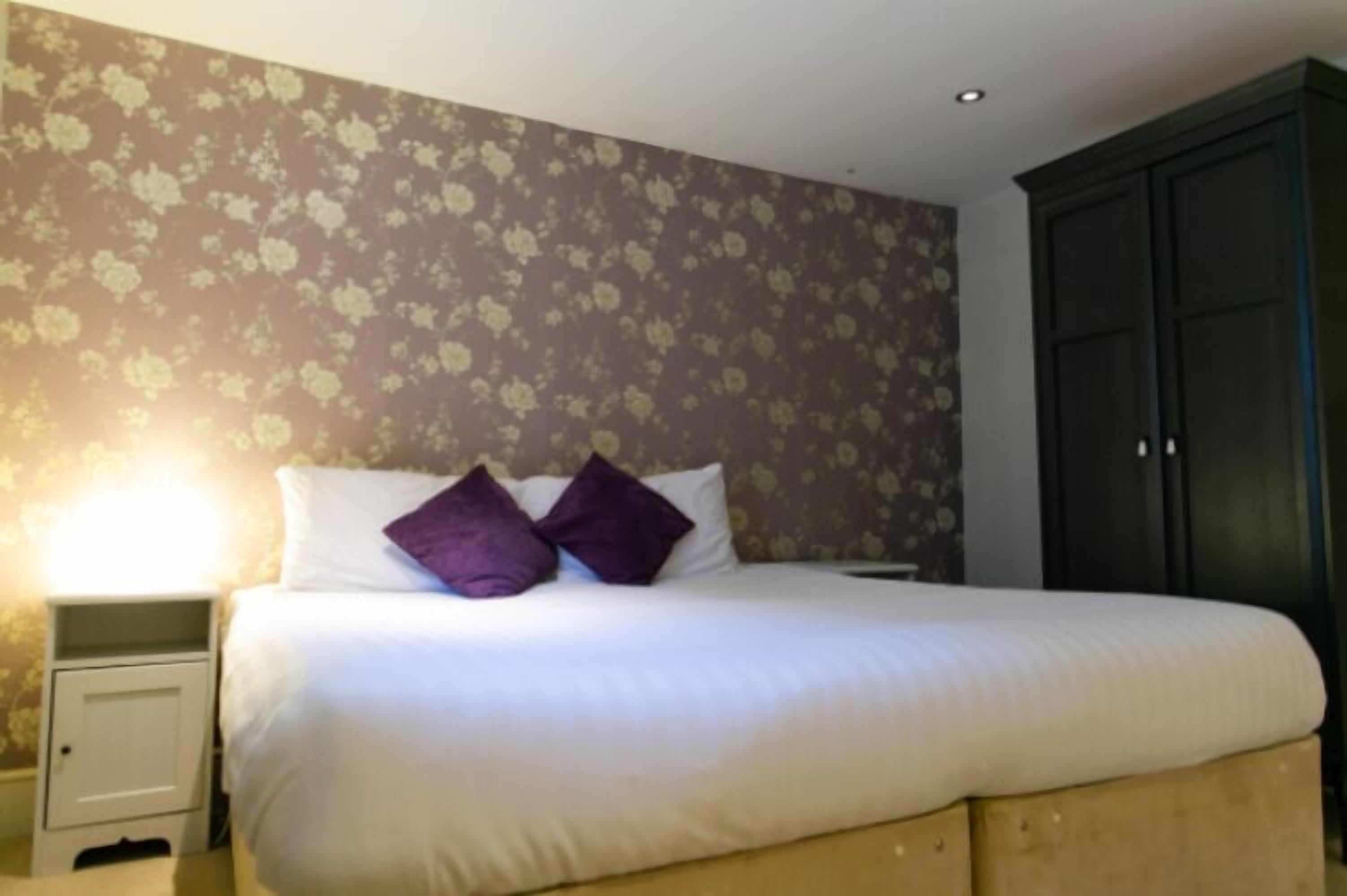 Double or Twin Room | Iron/ironing board