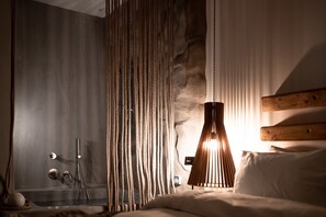 Suite junior (Spa - Street View) | Tina de hidromasaje privada