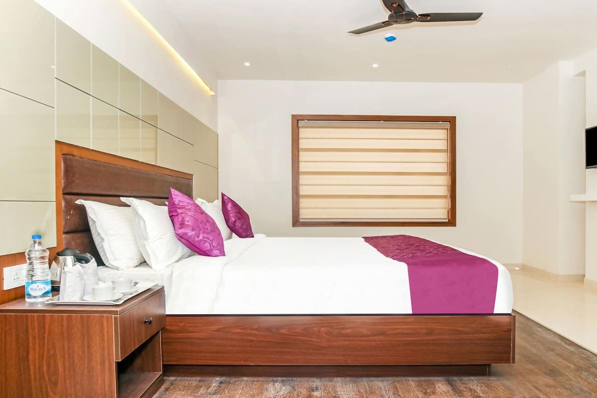 Habitación Premium, 1 cama King size | Insonorización, tabla de planchar con plancha y camas extra