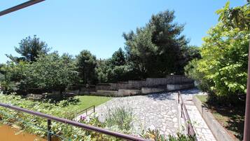 Appartamento, 4 camere da letto, balcone, vista mare | Vista giardino