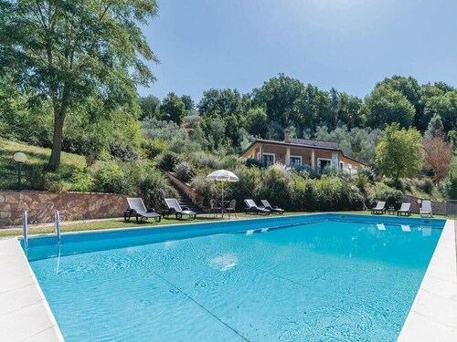 Villa Giulia a Bettona , Perugia , con Piscina e Campo da Tennis
