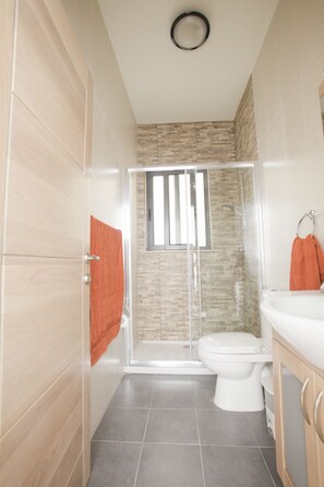 Comfort Apartment, 2 Bedrooms, Beach View | Bathroom shower - Waterside Apartments (Zebbug)