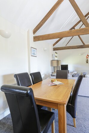 Dining - The Old Wagon House, views over the fields & sea (Narkurs)