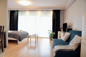 Comfort Studio Suite | Blackout drapes, soundproofing, iron/ironing board, free WiFi - Kraków Apartments - Friedleina Studio (Kraków)