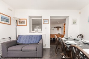 TV - Wharfinger, views of Bude canal, sea and beaches (Bude)