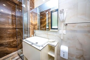 Double Room, Balcony, Partial Sea View | Bathroom | Shower, free toiletries, hair dryer, slippers - Hotel Bella Vista (Rrashbull)