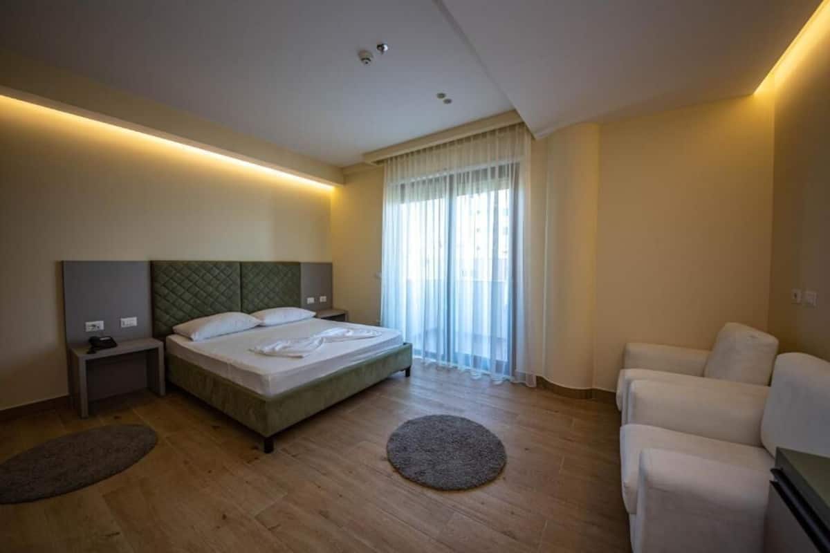 Doppelzimmer, Balkon, eingeschränkter Meerblick