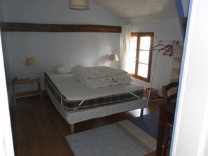 6 bedrooms, iron/ironing board, free WiFi