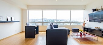 1004 - Cozy Modern 2 BR Condo w/Sunny terrace + Parking
