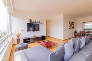 Fernseher, DVD-Player, Stereoanlage, Arbeitsbereiche