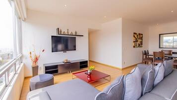 Fernseher, DVD-Player, Stereoanlage, Arbeitsbereiche