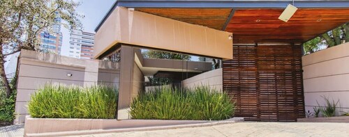 Capitalia | Stylish 2BR in Santa Fe’s Top Spot